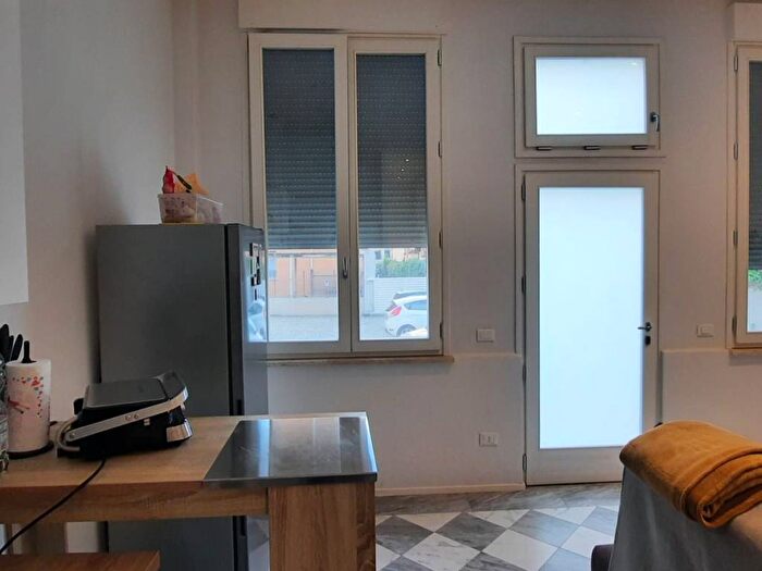 Appartamento trilocale in affitto in Via Santa Marta, San Francesco, Pisa