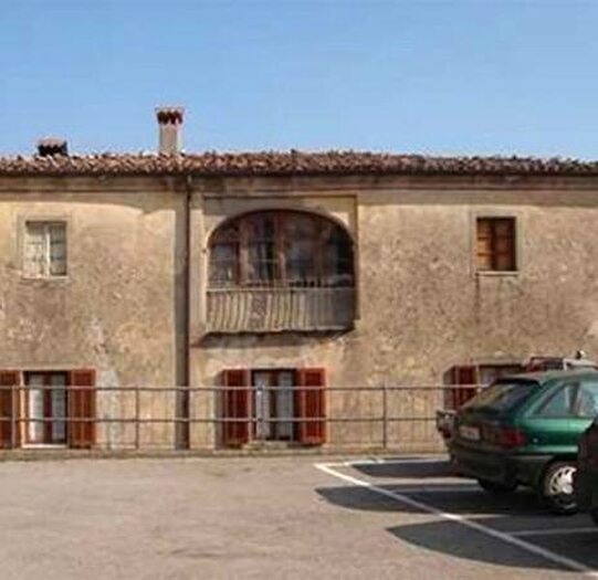 Appartamento con 6 locali in vendita in Via Municipio, Molazzana