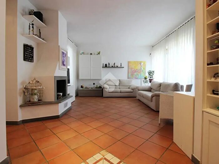 Appartamento con 5 locali in vendita in Via Cristoforo Colombo, Prato