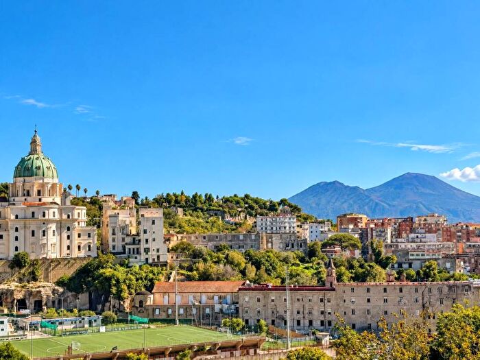 Appartamento con 5 locali in vendita in Salita Scudillo, Stella Materdei, Napoli