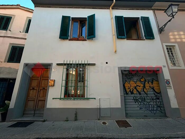 Casa con 6 locali in vendita in Via Cassero, Prato