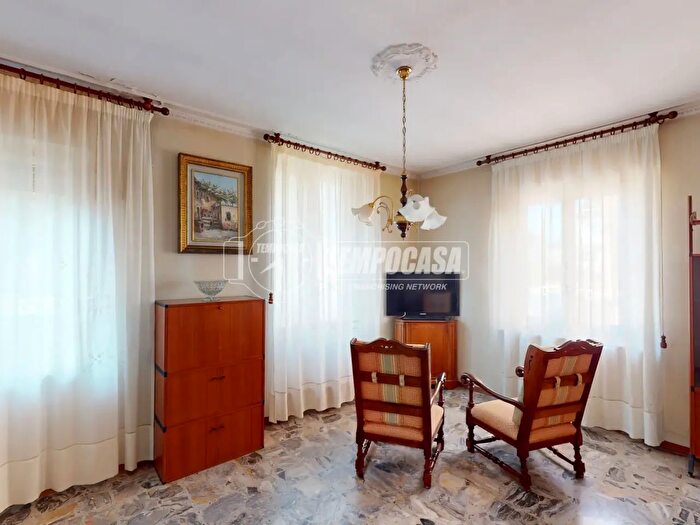 Appartamento con 5 locali in vendita in Via Donato Bramante, Loreto