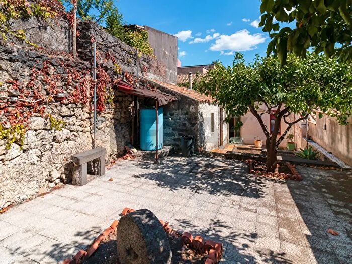 Casa quadrilocale in vendita in Via Vittorio Emanuele III, Belpasso