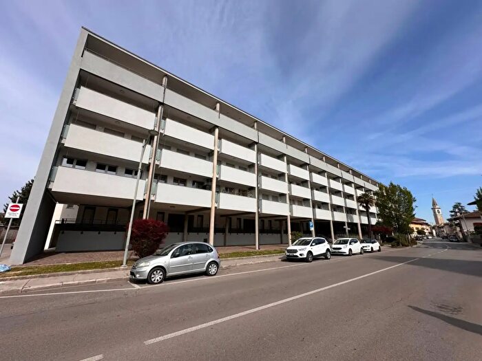 Appartamento con 7 locali in vendita in Via Giovanni Battista Candotti, Codroipo