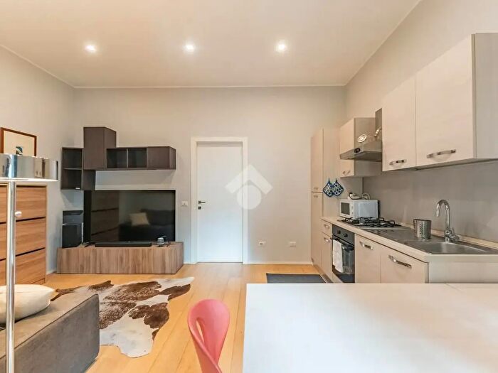 Appartamento bilocale in affitto in PZa Antonio Baiamonti, Milano