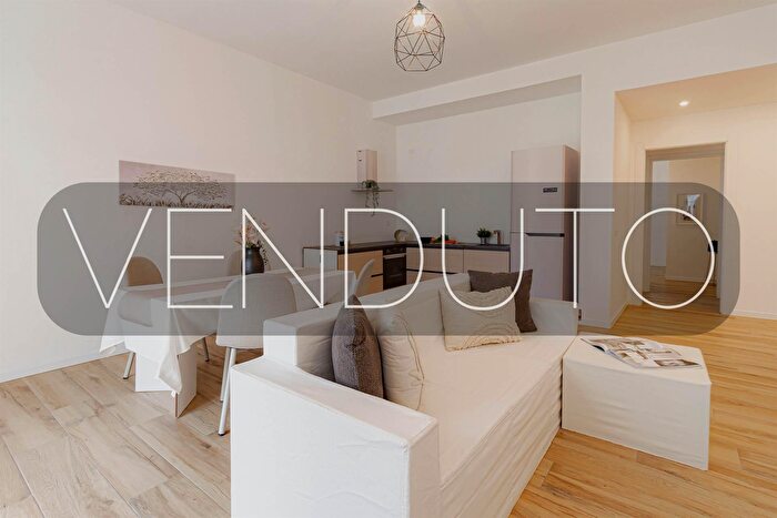 Appartamento quadrilocale in vendita in Via Oslavia, Monza