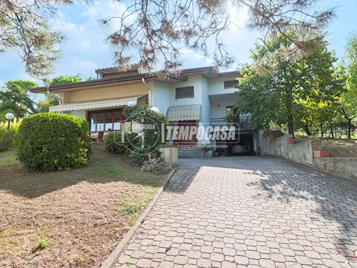 Casa con 6 locali in vendita in Via Giacomo Leopardi, Coriano
