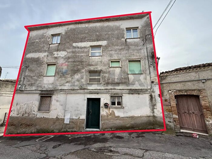 Casa con 5 locali in vendita in Via Chiesa, Grassano