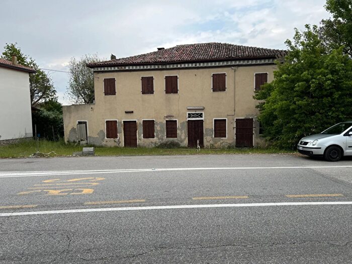 Casa quadrilocale in vendita in Via Ponte Tezze, Rovolon