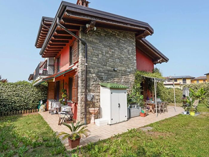 Casa trilocale in vendita in Via Verdi, Carobbio Degli Angeli