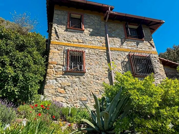 Casa con 10 locali in vendita in Strada Gardiora Snc, Bordighera