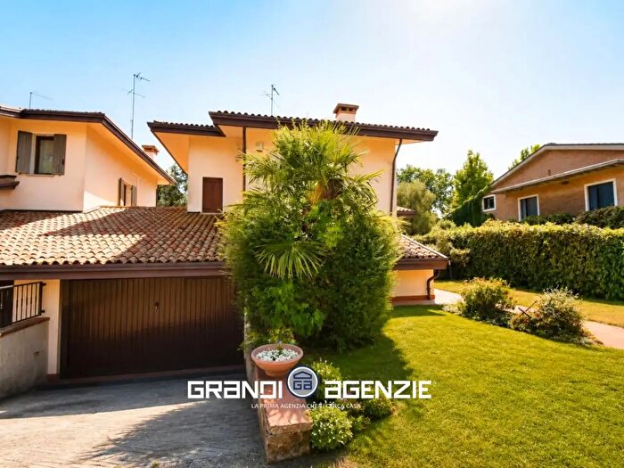Casa con 5 locali in vendita in Via P Togliatti, Villorba