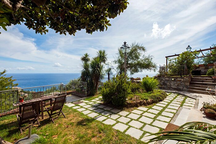 Appartamento con 8 locali in vendita in Via San Bernardo, Pieve Ligure