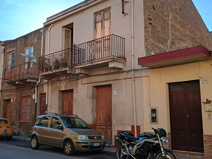 Casa quadrilocale in vendita in Via Statale Sant Antonio, Barcellona Pozzo Di Gotto