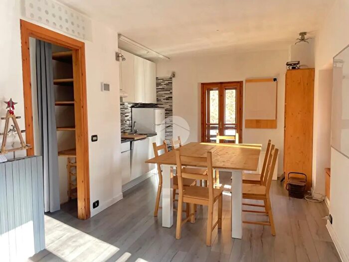 Appartamento bilocale in vendita in Strada Statale Passo del Gavia, Ponte Di Legno