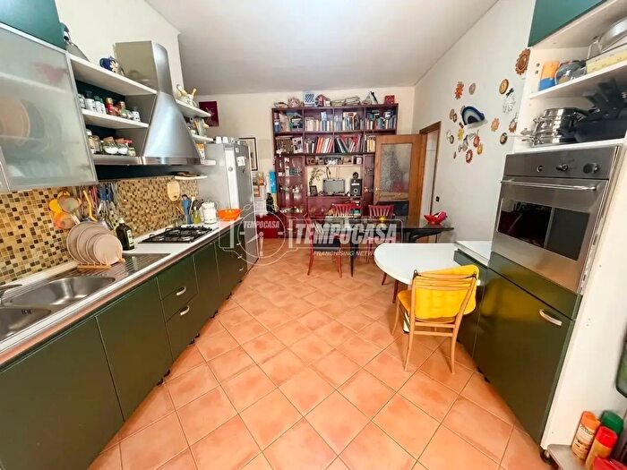 Appartamento trilocale in vendita in Napoli