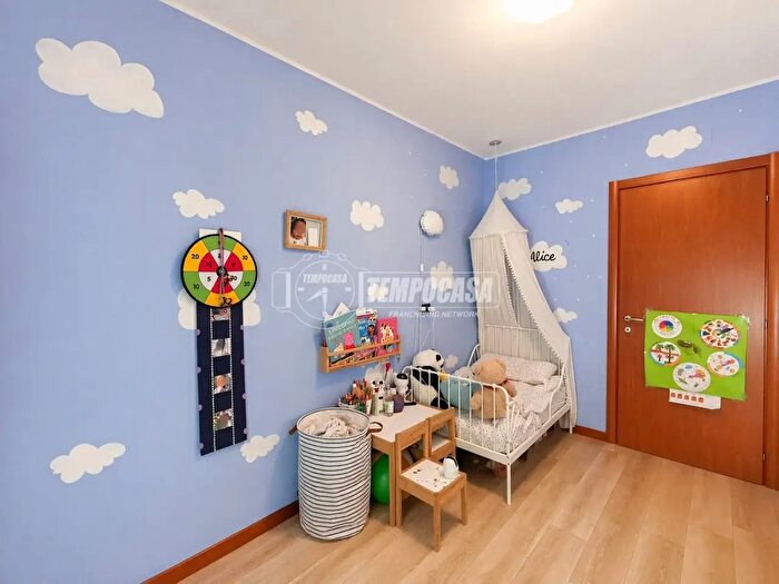 Appartamento trilocale in vendita in Via Lambro, Rozzano