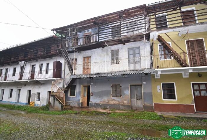 Appartamento con 10 locali in vendita in Strada Vallossera, Rocca Canavese