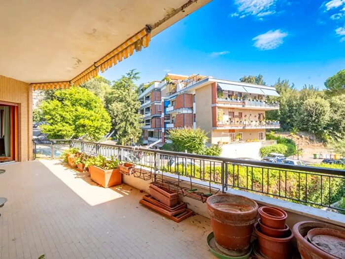 Appartamento con 5 locali in vendita in Via Posillipo, Napoli