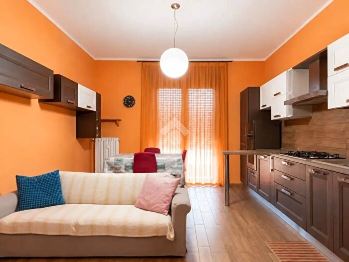Appartamento trilocale in affitto in Via Fratelli Carando, Bra