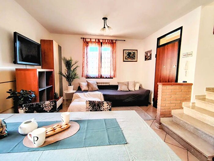 Appartamento trilocale in vendita in Via Fortunato Spettoli, Cento