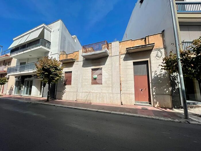 Casa con 5 locali in vendita in Via Cristoforo Colombo, Grottaglie