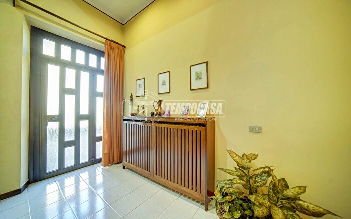 Appartamento quadrilocale in vendita in Via Piave, Azzate