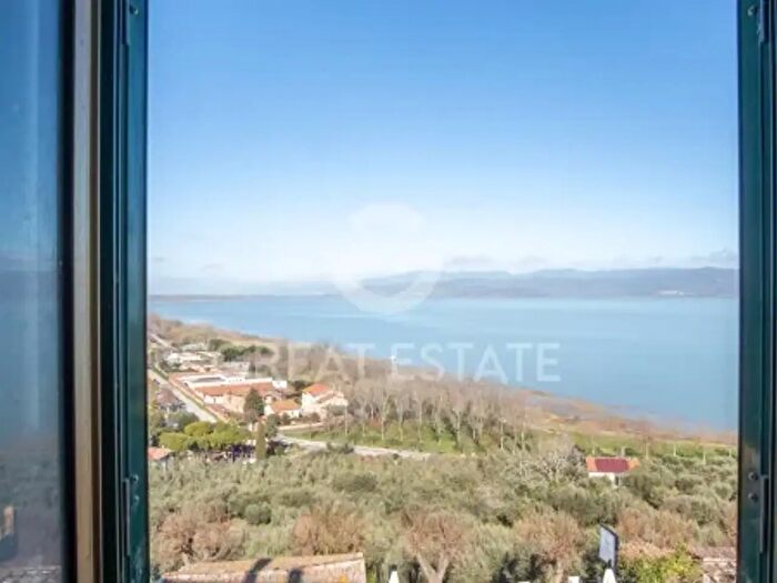 Appartamento con 6 locali in vendita in Via Roma, Castiglione Del Lago