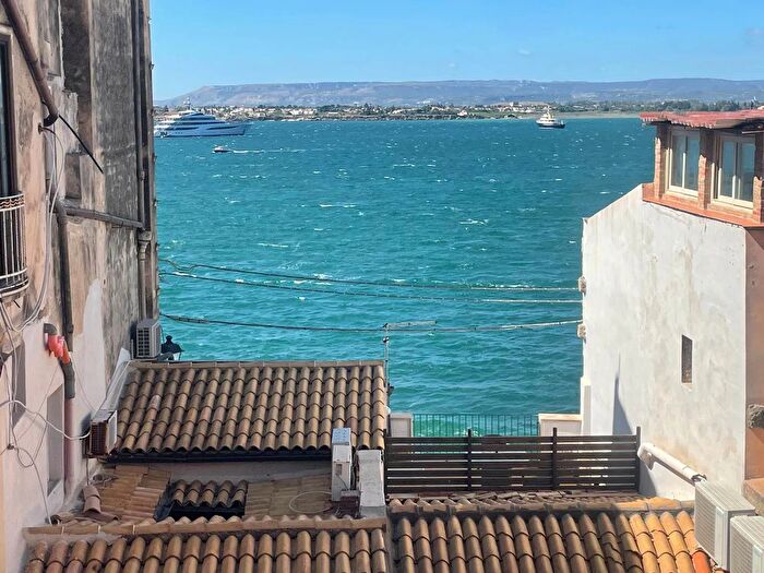 Appartamento quadrilocale in affitto in Siracusa