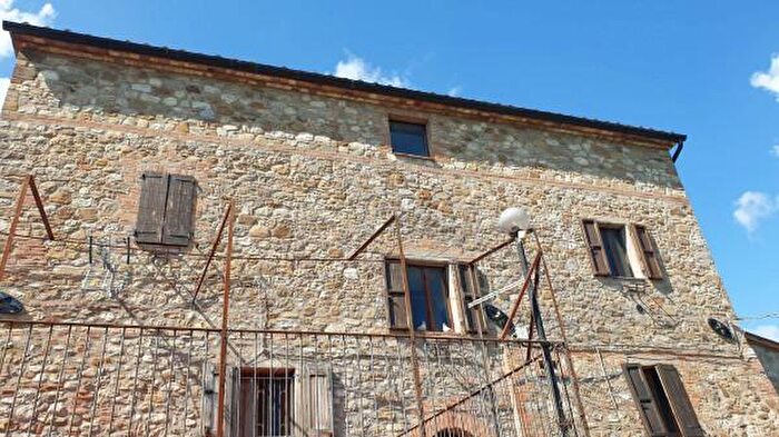 Casa con 6 locali in vendita in Fabro