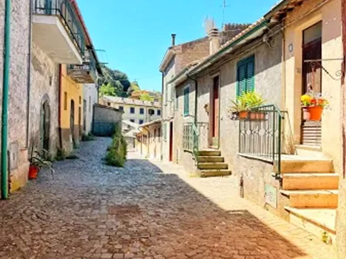 Appartamento trilocale in vendita in Via del Cantinone, Capodimonte