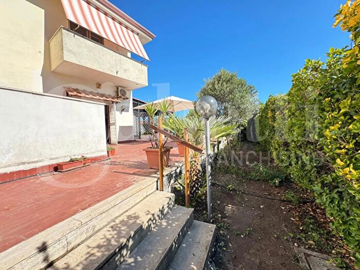 Appartamento quadrilocale in vendita in Via Ecuba, Ardea