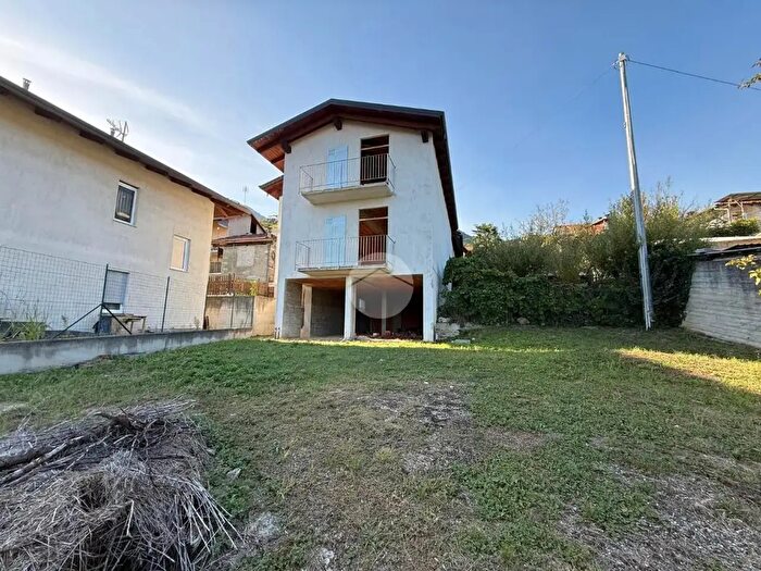 Casa con 6 locali in vendita in Borgata Girardi Inferiore, Rubiana