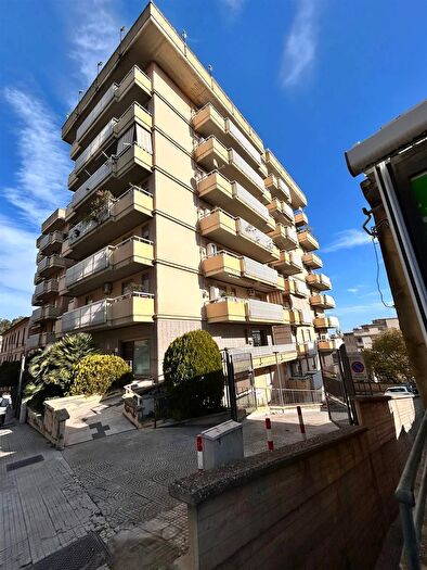 Appartamento con 5 locali in vendita in Via Messina, Caltanissetta