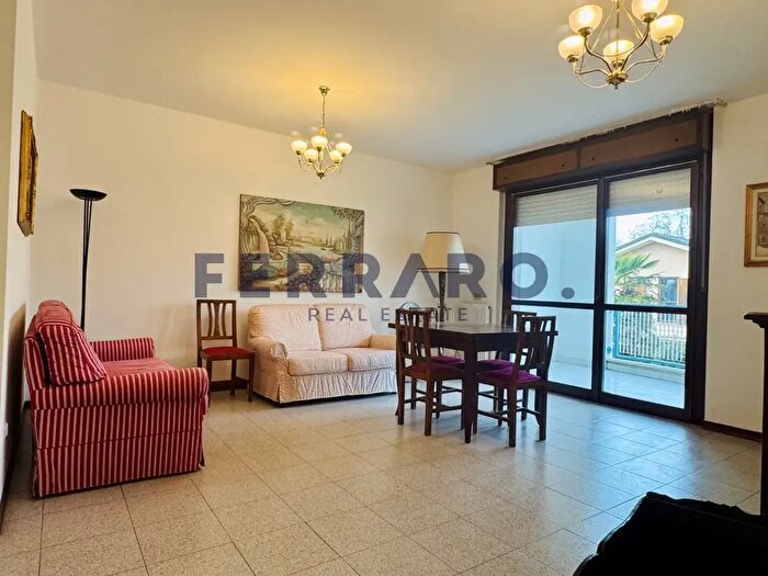 Appartamento trilocale in vendita in Via SantElena Imperatrice, Treviso