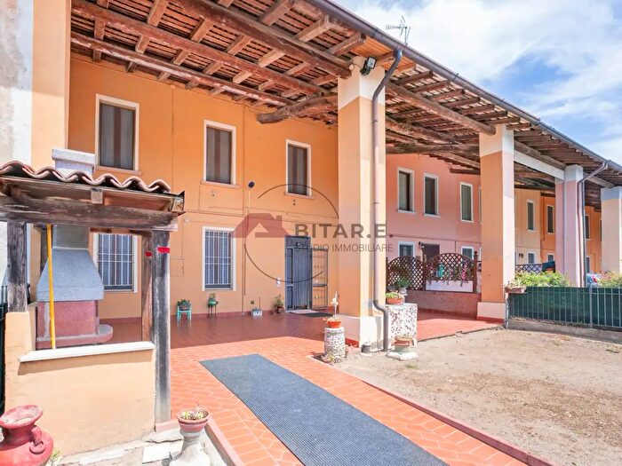 Casa con 6 locali in vendita in Via Paolo VI, Corzano