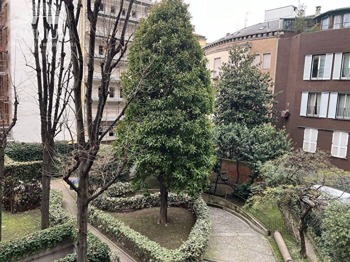 Appartamento trilocale in affitto in VIA CROCEFISSO, Carrobbio, Milano