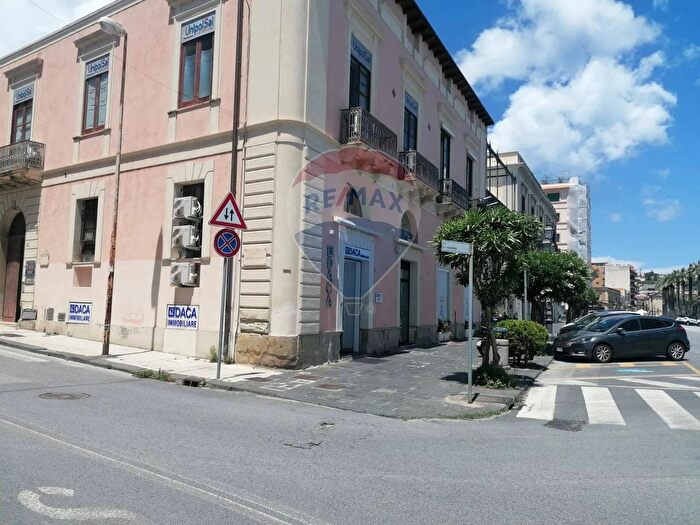 Appartamento con 5 locali in vendita in Via Cristoforo Colombo, Milazzo