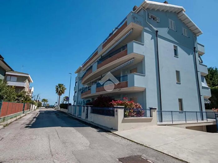 Appartamento con 6 locali in vendita in Via Firenze, Roseto Degli Abruzzi