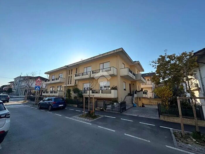 Appartamento quadrilocale in vendita in Via del Giglio, Cattolica