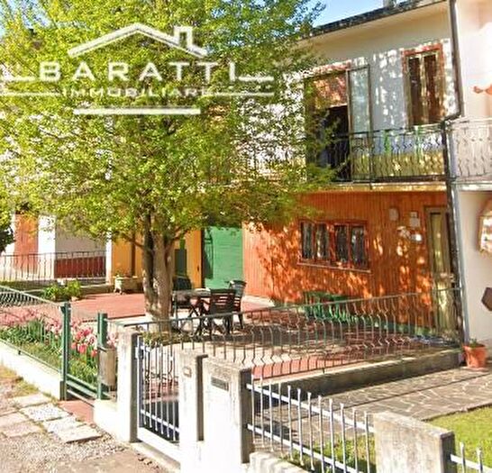 Casa con 6 locali in vendita in Suzzara