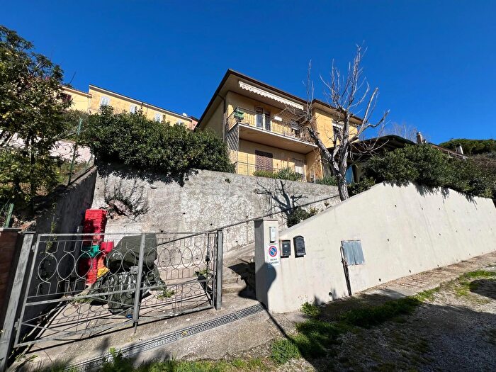Casa con 8 locali in vendita in Castagneto Carducci