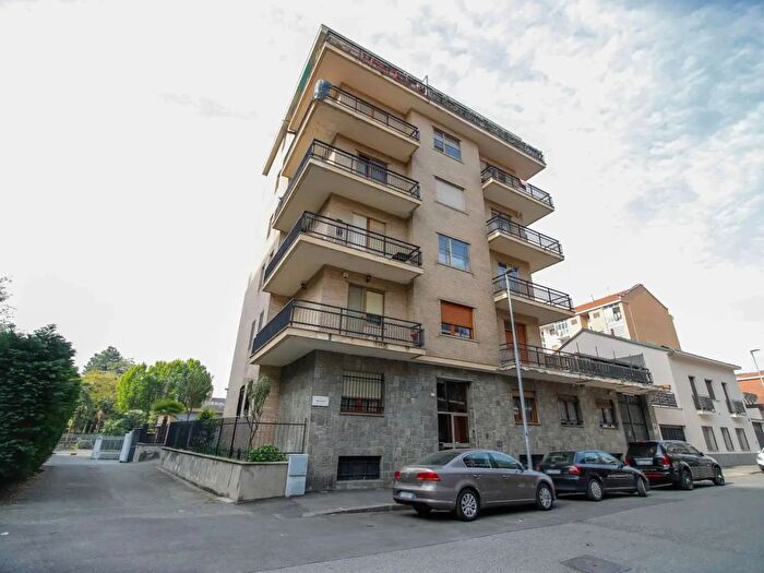 Appartamento trilocale in vendita in Via Campobasso, Torino