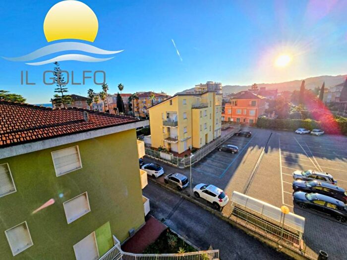 Appartamento trilocale in affitto in Piazza Gioacchino Rossini, Centro, San Bartolomeo al Mare