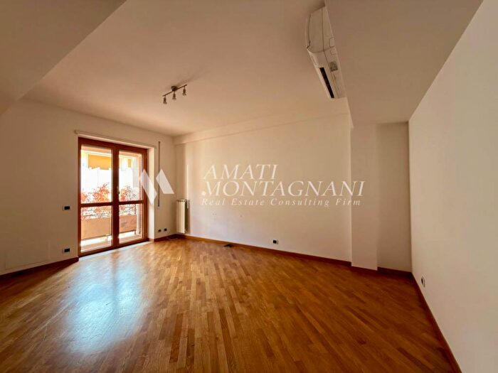 Appartamento trilocale in affitto in Via Cola di Rienzo, Prati, Roma