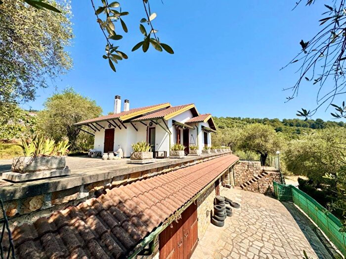 Casa con 5 locali in affitto in Via Sant'Agata, Borgo Sant'Agata Borgo d'Oneglia Costa d'Oneglia, Imperia