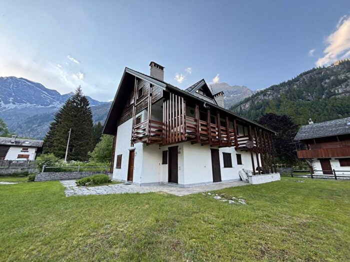 Casa con 5 locali in affitto in Via Dorf, Staffa, Macugnaga