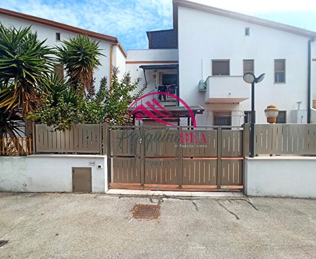 Casa con 5 locali in vendita in Campomarino