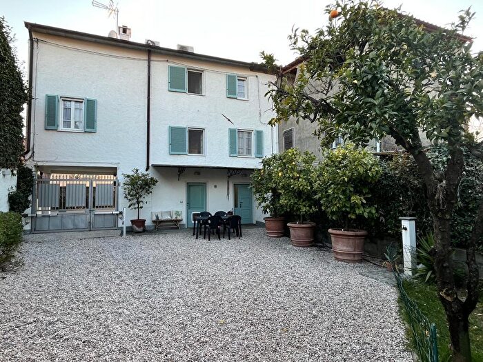 Casa con 5 locali in vendita in Seravezza