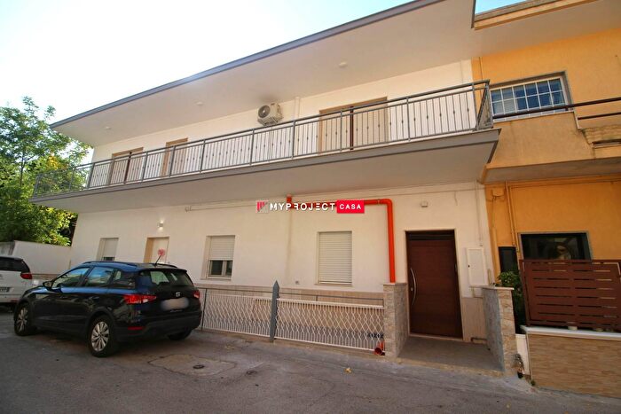 Appartamento con 5 locali in vendita in Crispiano